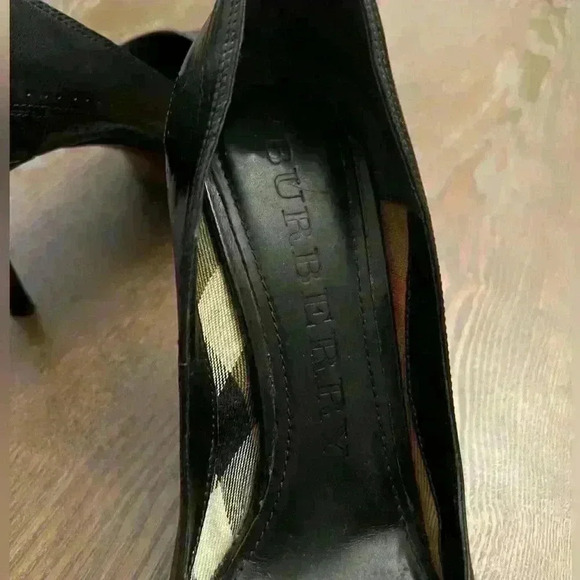Burberry Black Leather Platform Pumps Size 39 - PREOWNED - Picture 8 of 10